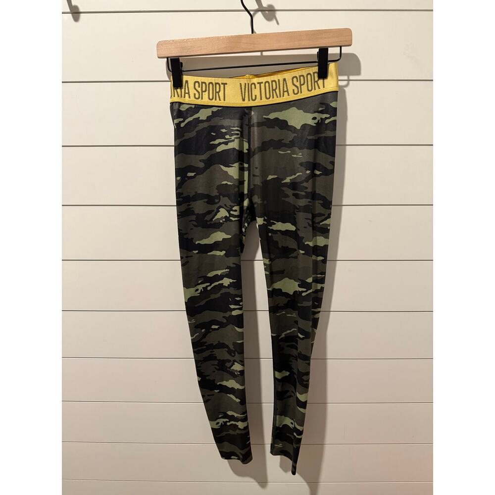 Victoria's Secret Sport‎ Camouflage Leggings with Gold Band - Size: S